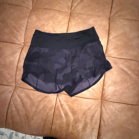 Lululemon Speed Up Camo Shorts - Picture 3 of 4